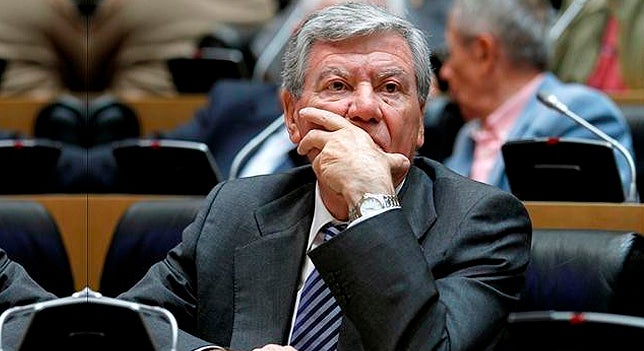 El exministro José Luis Corcuera se da de baja en el PSOE tras la victoria de Pedro Sánchez El exministro José Luis Corcuera se da de baja en el PSOE tras la victoria de Pedro Sánchez
