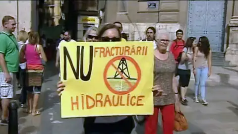 Protesta festiva contra el 'fracking' en Valencia Protesta festiva contra el 'fracking' en Valencia