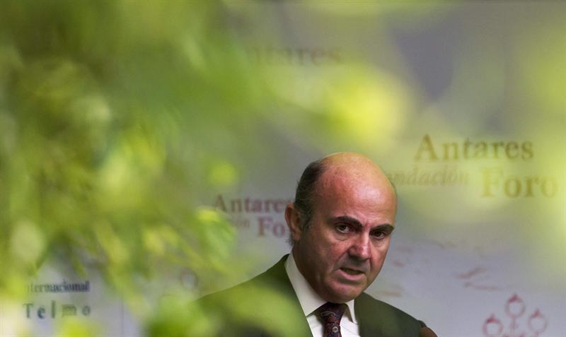 De Guindos dice que se cumplirá reducción de déficit en 2014 sin más ajustes De Guindos dice que se cumplirá reducción de déficit en 2014 sin más ajustes
