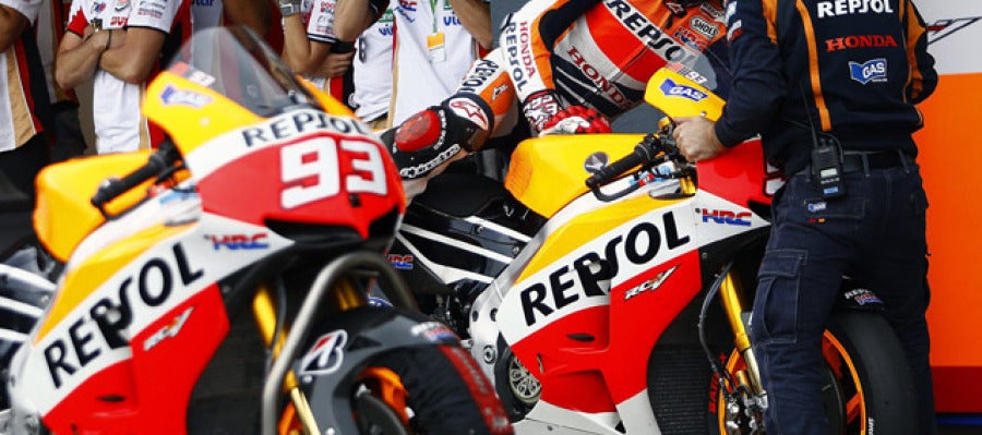 Marc Márquez tras ser descalificado en el GP de Australia Marc Márquez tras ser descalificado en el GP de Australia