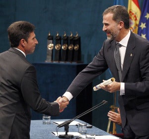 Olazábal recibe el Príncipe de Asturias de los Deportes de manos del Príncipe de Asturias Olazábal recibe el Príncipe de Asturias de los Deportes de manos del Príncipe de Asturias