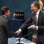 Olazábal recibe el Príncipe de Asturias de los Deportes de manos del Príncipe de Asturias