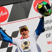 Pol Espargaró celebra el triunfo en el GP de Japçon que le proclama campeón del mundo de Moto 2 Pol Espargaró celebra el triunfo en el GP de Japçon que le proclama campeón del mundo de Moto 2