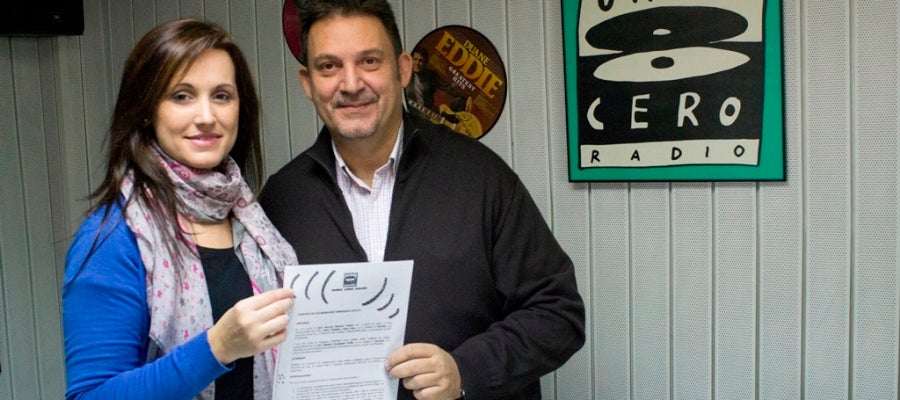 El director de la emisora y la gerente del club El director de la emisora y la gerente del club