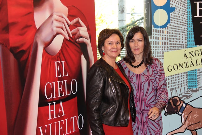 Clara Sánchez y Ángeles González Sinde: 'El éxito lo llevamos con bastante madurez' Clara Sánchez y Ángeles González Sinde: 'El éxito lo llevamos con bastante madurez'