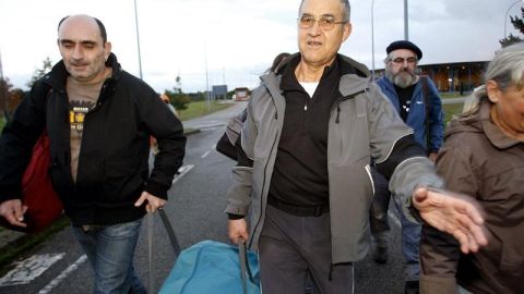 El etarra Domingo Troiti&ntilde;o a su salida de la c&aacute;rcel de Teixeiro.
