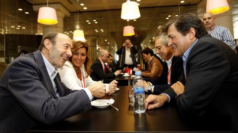 Alfredo P&eacute;rez Rubalcaba con Susana D&iacute;az, Javier Fern&aacute;ndez y Pere Navarro