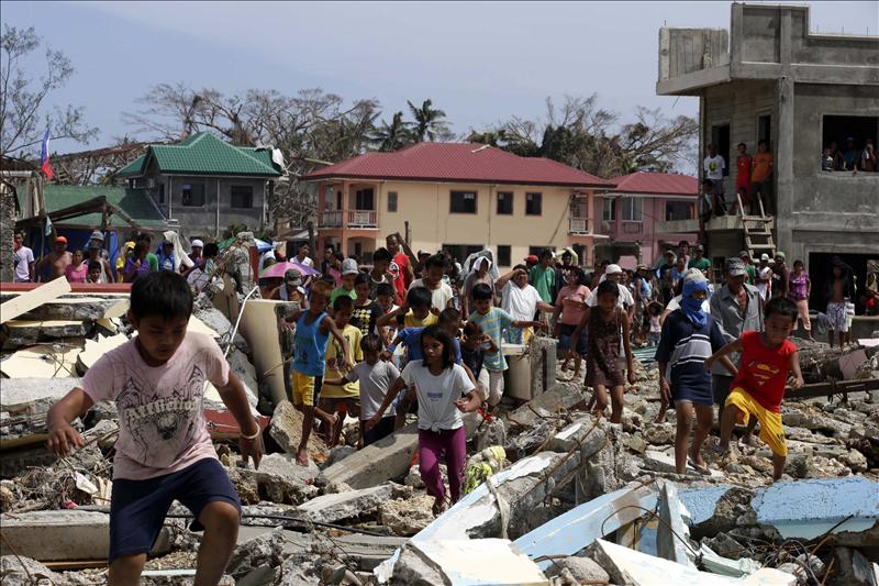'Zoraida' entra en Filipinas cuando aún se repone del tifón 'Yolanda' 'Zoraida' entra en Filipinas cuando aún se repone del tifón 'Yolanda'