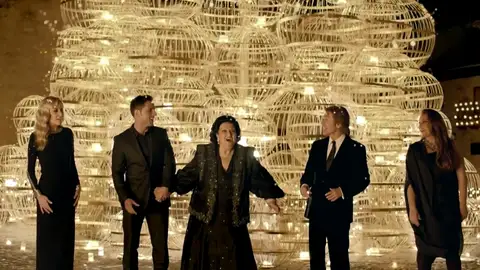 Marta Sánchez, Raphael, Bustamante, Caballé y Niña Pastori en el anuncio de la Lotería Marta Sánchez, Raphael, Bustamante, Caballé y Niña Pastori en el anuncio de la Lotería