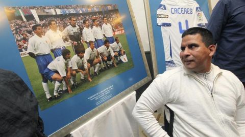 Fernando C&aacute;ceres homenajeado por el Zaragoza