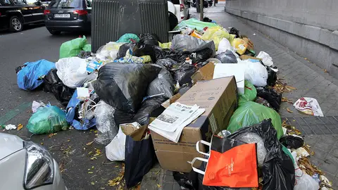 La prensa internacional hace eco de la huelga de limpieza de Madrid y critica a Botella por "mantenerse al margen" La prensa internacional hace eco de la huelga de limpieza de Madrid y critica a Botella por "mantenerse al margen"