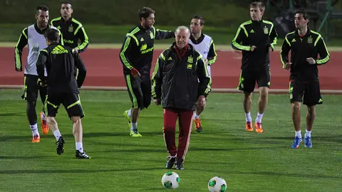 Vicente del Bosque dirige el entrenamiento en Las Rozas Vicente del Bosque dirige el entrenamiento en Las Rozas