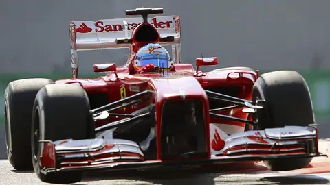 Alonso rueda con el F138 Alonso rueda con el F138