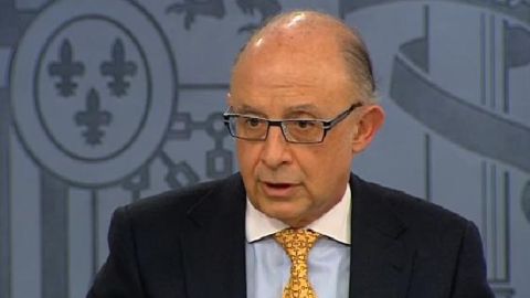 Crist&oacute;bal Montoro tras un Consejo de Ministros