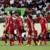 España celebra un gol ante Guinea
