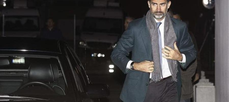 El Príncipe Felipe, en una visita al hospital a visitar al Rey El Príncipe Felipe, en una visita al hospital a visitar al Rey