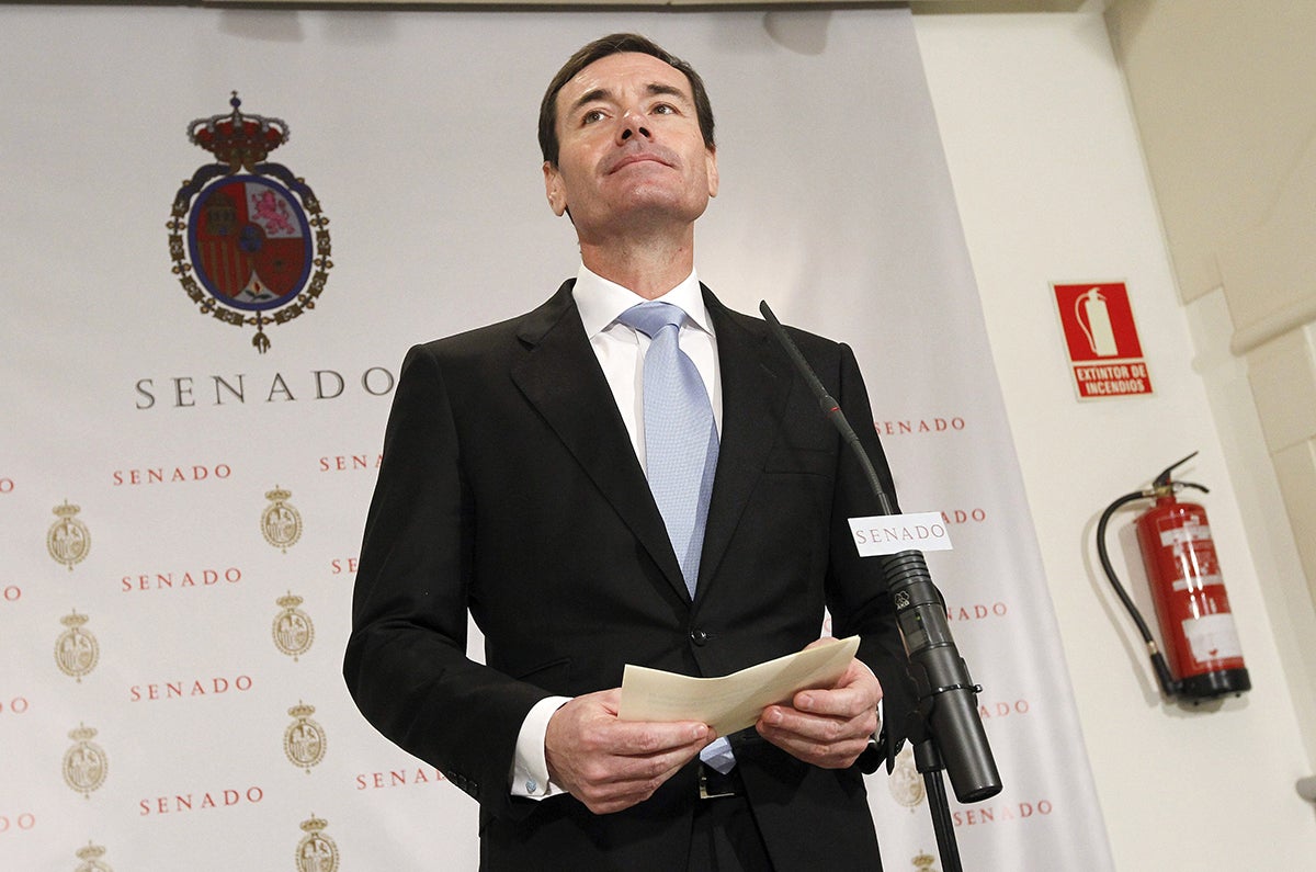 Con un par: "Tomás Gómez es el primer político que dimite por dignidad y no porque le pillen en un marrón" Con un par: "Tomás Gómez es el primer político que dimite por dignidad y no porque le pillen en un marrón"