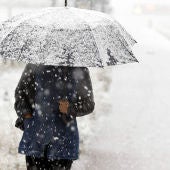 El frío, la nieve y el viento mantienen en alerta a 13 provincias