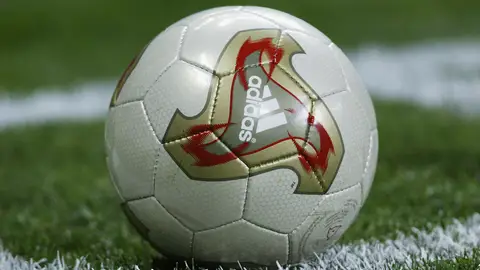 Fevernova, balón de Corea y Japón 2002 Fevernova, balón de Corea y Japón 2002