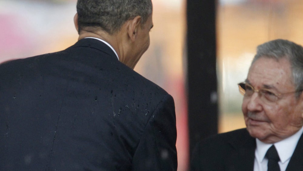 El Gobierno de EEUU resta importancia al apretón de manos entre Obama y Castro