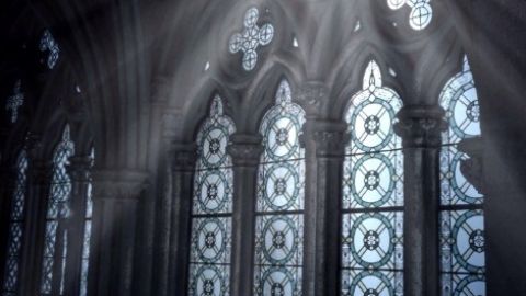 Ventana de una iglesia en Espa&ntilde;a