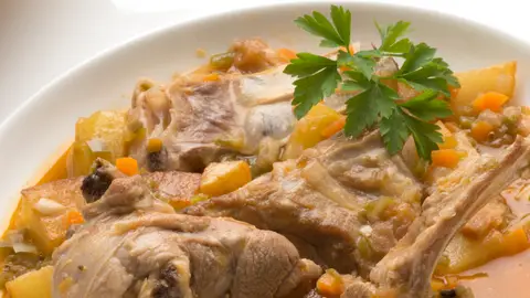 Caldereta de cordero con patatas Caldereta de cordero con patatas