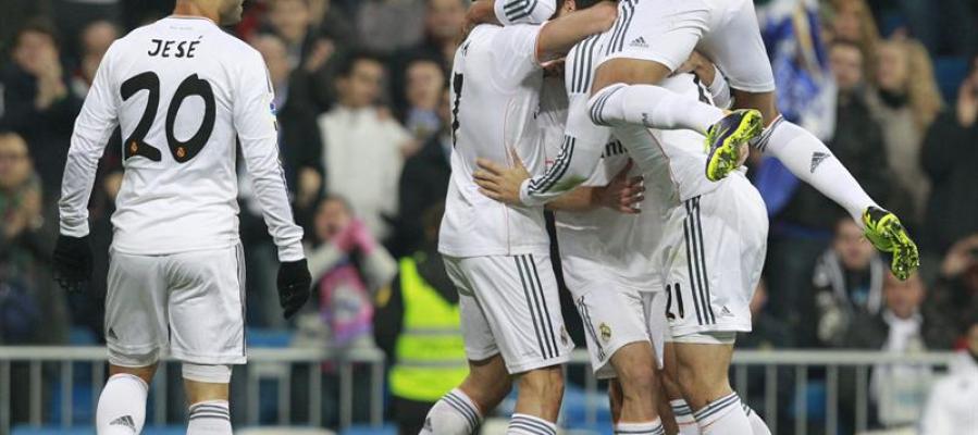 El Real Madrid celebra un gol de Illarra El Real Madrid celebra un gol de Illarra