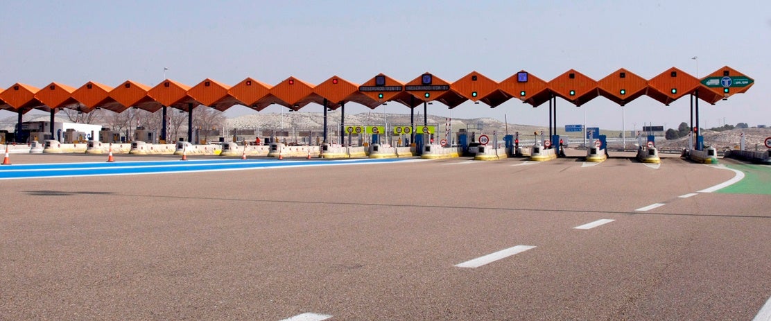 Los transportistas califican de "tomadura de pelo" las rebajas de los peajes de la AP9 anunciadas por el ministro de transportes. Los transportistas califican de "tomadura de pelo" las rebajas de los peajes de la AP9 anunciadas por el ministro de transportes.