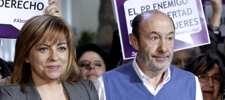 Rubalcaba junto a Elena Valenciano Rubalcaba junto a Elena Valenciano