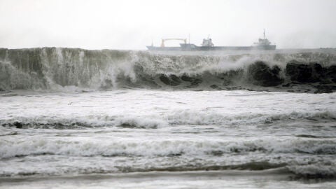 Trece provincias en alerta por fuertes vientos, bajas temperaturas y fen&oacute;menos costeros adversos