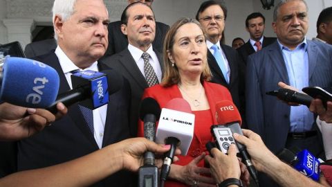 La ministra de Fomento, Ana Pastor, junto al presidente de Panam&aacute;, Ricardo Martinelli