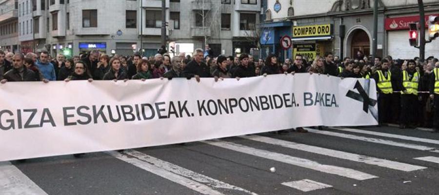 Cabecera de la manifestación silenciosa celebrada en Bilbao Cabecera de la manifestación silenciosa celebrada en Bilbao