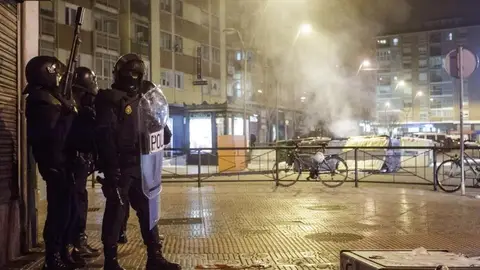 El barrio de Gamonal en Burgos ha vuelto esta noche a ser escenario de graves incidentes El barrio de Gamonal en Burgos ha vuelto esta noche a ser escenario de graves incidentes