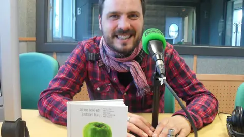 Kirmen Uribe Kirmen Uribe