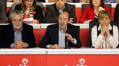 Rubalcaba anuncia primarias "para finales de noviembre" y auton&oacute;micas en septiembre