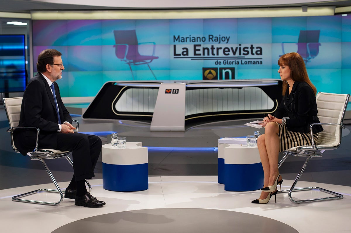 Con un par: "Rajoy se expresa entre líneas y hay que saber interpretar" Con un par: "Rajoy se expresa entre líneas y hay que saber interpretar"