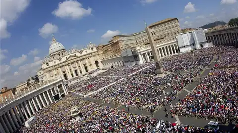 Vista general de la Plaza de San Pedro en el Vaticano Vista general de la Plaza de San Pedro en el Vaticano