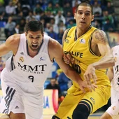 Reyes penetra a canasta ante Ryan Toolson Reyes penetra a canasta ante Ryan Toolson