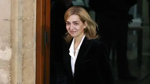 La infanta Cristina a su salida del tribunal de Palma de Mallorca tras finalizar su declaración La infanta Cristina
