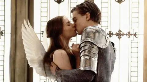 Claire Danes y Leo DiCaprio como Romeo y Julieta Claire Danes y Leo DiCaprio como Romeo y Julieta