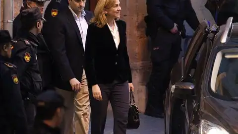 La infanta Cristina, a su salida del tribunal de Palma de Mallorca La infanta Cristina, a su salida del tribunal de Palma de Mallorca