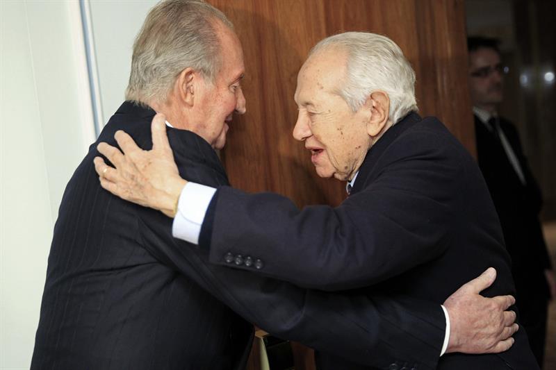 Los Reyes de España llegan a Lisboa en el primer viaje tras la operación del monarca Los Reyes de España llegan a Lisboa en el primer viaje tras la operación del monarca
