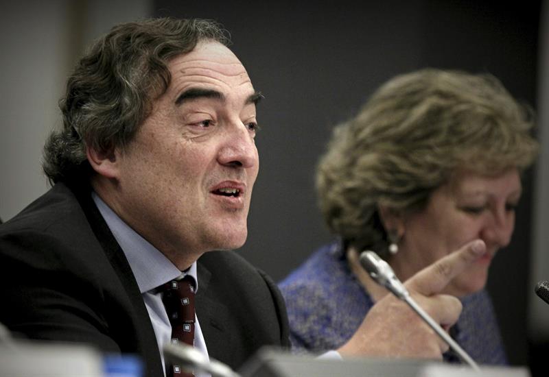 Juan Rosell: "Hay empresas a la espera de acontecimientos antes de invertir en Cataluña" Juan Rosell: "Hay empresas a la espera de acontecimientos antes de invertir en Cataluña"