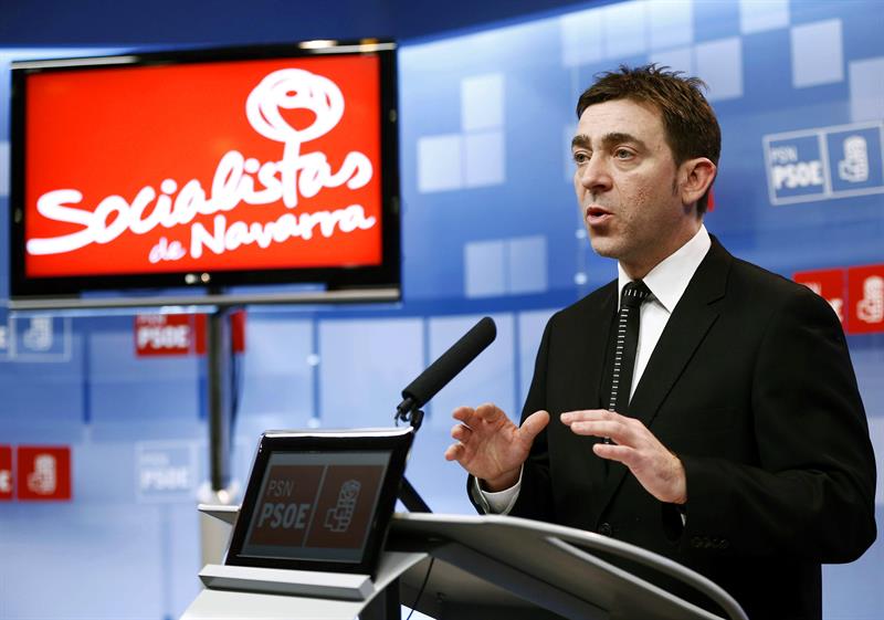 Ferraz prohíbe al PSN la moción de censura contra Barcina Ferraz prohíbe al PSN la moción de censura contra Barcina