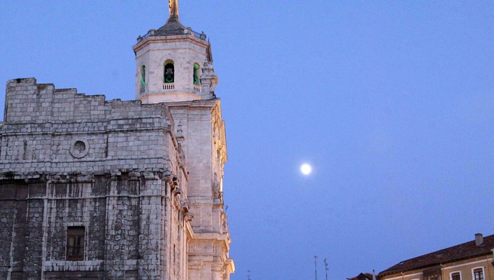 Vista nocturna de la Catedral de Valladolid
