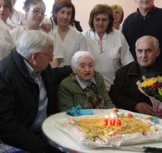 La abuela que estaba más triste por la patilla de su gafa que por la muerte de su marido La abuela que estaba más triste por la patilla de su gafa que por la muerte de su marido