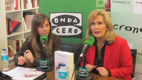 Nieves Herrero presentando "Lo que escondian sus ojos" en la libreria Cronopios Nieves Herrero presentando "Lo que escondian sus ojos" en la libreria Cronopios