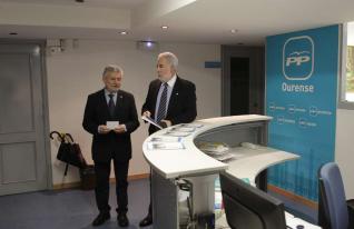 Miguel Santalices: "Se puede ir vestido de forma institucional sin llegar a recurrir a la corbata" Miguel Santalices: "Se puede ir vestido de forma institucional sin llegar a recurrir a la corbata"