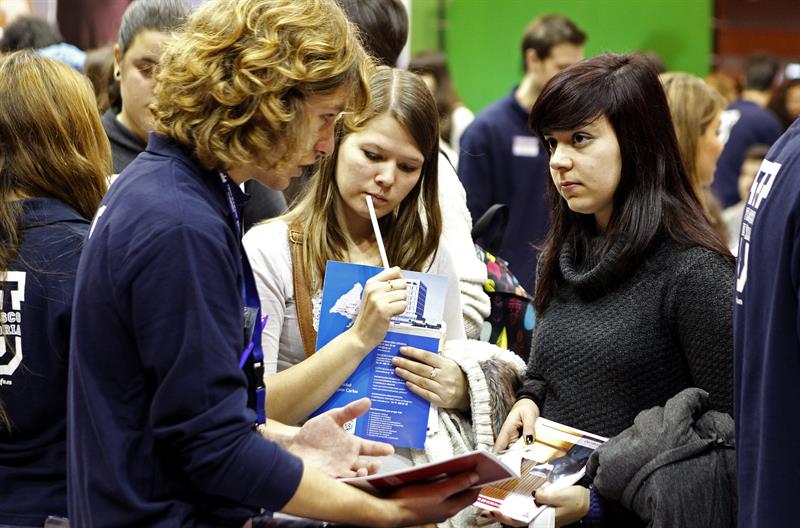 AULA abre sus puertas centrada en el empleo, la FP y los idiomas AULA abre sus puertas centrada en el empleo, la FP y los idiomas