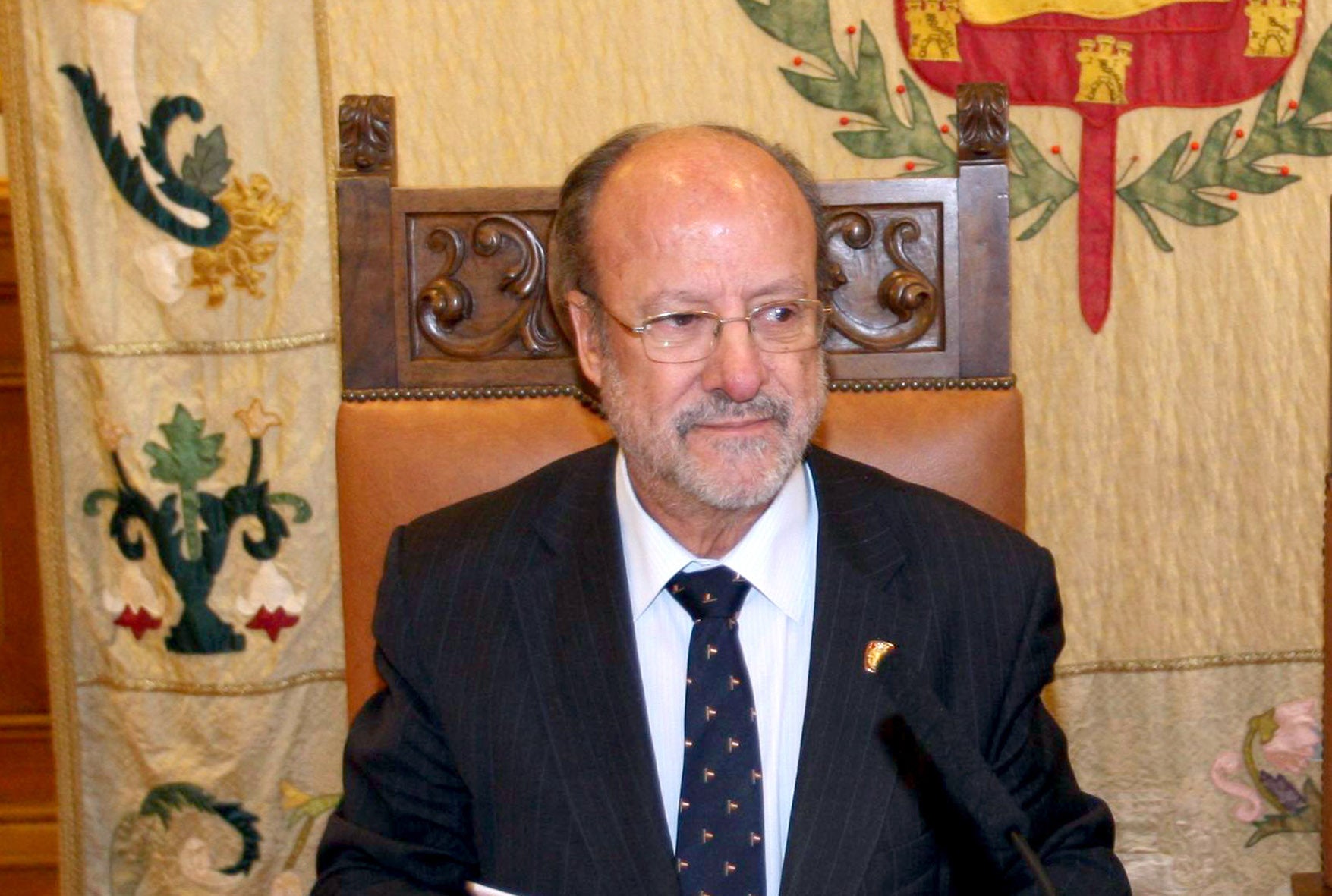 León de la Riva delega la alcaldía de Valladolid en su teniente de alcalde León de la Riva delega la alcaldía de Valladolid en su teniente de alcalde